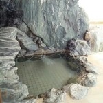 茜彩庵 山水 - 岩風呂は小さいけれども、他の客と重なる事は少ないようです。