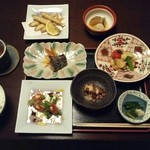 茜彩庵 山水 - 夕食です。見た目以上に手間がかかっているようです。