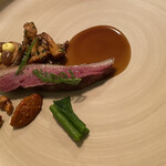 Installation Table ENSO L'asymetrie du calme - 小鴨をオイルバスにてじっくり火を入れたお皿　柔らかなのにしっかりと肉の繊維を感じる肉質　添えてあるジロール茸やコンフィなんかもいちいち美味しい