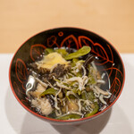 うを徳 - 2021.11 岩手黒鮑・じゃこ・万願寺唐辛子・木耳・ハナビラ茸・実山椒のお椀