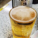 イマナカ酒店 - 瓶ビールはキンキンに冷えすぎない年寄りを労った温度帯。