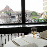 【昼】窓辺の席に座れました（16時頃）