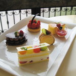 【昼】ケーキセット１２００円（ケーキを選べます）