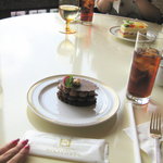 ベッラヴィスタ ラウンジ - 【昼】窓からの光感もここちよく