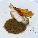 Takumi - ・クエのポワレ ・焦がしバターとヘーゼルナッツのソース ・トマトと乾燥ケッパー ・キノコとジャガイモのピューレ 黄ワイン風味  秋の装い