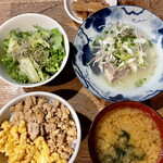 Usagiya - 二色丼と塩角煮の週替わりランチ850円
