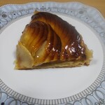 オーボンヴュータン - ダマンドとかカスタードは一切用いておらず、パイ生地と林檎だけのタルトです。