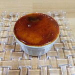 オーボンヴュータン - オーボンヴュータン。店の名前を冠したクレームブリュレです。