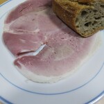 オーボンヴュータン - ジャンボンブラン。パンは尾山台駅前 バンドゥリュドのそば粉のバゲット