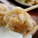 李園 - ”エビ巻”の断面、熱々で具と”エビ”がシッカリと詰まっています。