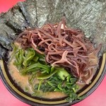 家系ラーメン王道 いしい - 豚骨醤油ラーメン並盛＋のり・きくらげ・茎わかめ増し