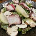 Washoku Sake Yuu - タコとマッシュルームとラ・フランスのグリーンサラダ（780円）
