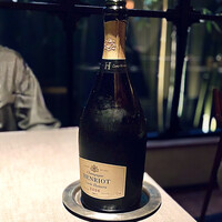 茶禅華 - 2006年のミレジメなので３年以上の熟成
                    アルコールペアリング外…追加料金@ ¥3,630 * 2