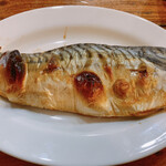 額堂 - 焼き魚はシャケと赤魚と鯖の3択^ - ^