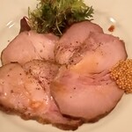 部位ごとに調理法を変える豚肉専門店 グロワグロワ - 