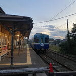 銚子電鉄 外川駅 売店 - あさしであかるくなてきたホム（3000形）