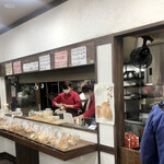 パン市場 浜田分店 - このブースが人気だった　
            トッピングが色々出来るらしい