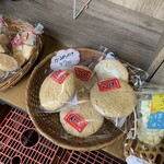 豊川稲荷境内家元屋 - 最近、カルメ焼きが売れてるそうな(。-∀-)b