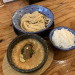 下品なぐらいダシのうまいラーメン屋 - セットーからあげ