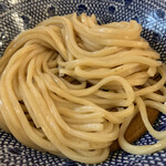 下品なぐらいダシのうまいラーメン屋 - 麺