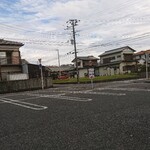 とんかつ神楽坂 さくら - お店裏側の駐車場です。