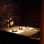 Akashi Hakkoujo Kajinichou - デートにもおすすめの和モダンな空間。味噌とチーズにワイン…ちょっと大人な雰囲気で楽しめます。