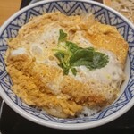 Hachiei Nambu Yashiki - かつ丼 量はちょうどいい！味はかつはあっさり、ご飯につゆが浸っている感じ。