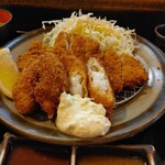 とん亭 - とんかつと海老と牡蠣の定食です