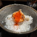 ぬま田 - 卵の天ぷらを割って