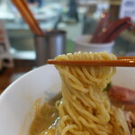 Menya Ippachi -  味噌ラーメン味玉1/2入り(890円)、太麺リフト♪