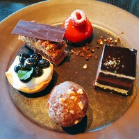 DINING & BAR TABLE 9 TOKYO - 