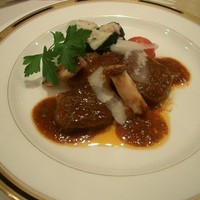 Dune - ≪お肉料理≫
                  宮崎和牛のトマトソース煮
                  ユリ根と生ハムのマッシュポテト添え
