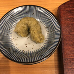 Maruichi Sakaba - 餃子について来た柚子胡椒。形が・・・。