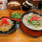 うま屋ラーメン - うま屋セット980円の特製ラーメンにミニチャーハン。