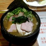 頑固麺 - 家系豚骨醤油950円+ネギマシ100円