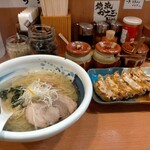 Oreryuu Shio Ramen - 俺流塩らーめん680円、餃子380円