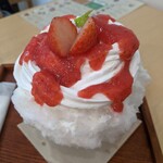 八ヶ岳氷菓店 - ショートケーキのかき氷（小盛・800円）