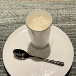 蒼 - 洋梨のグラニテ
      洋梨とシャンパーニュを使ったグラニテ、洋梨の果肉が入っている様な食感がありますが、不思議なことに消えてなくなります！
      さっぱりとした自然な甘み、口直しとしてぴったりです♪
      