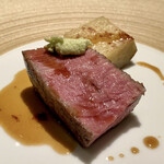 蒼 - 上田畜産 但馬玄の炭火焼き尾藤農産2年熟成 北あかり
      シャトーブリアンは脂が上質で軽く大きくてもサクッと食べれます。
      しっとりとビロードの様なきめ細やかな身質、旨みが次から次へと溢れ出て来ます！