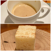 蒼 - 6時間じっくり凝縮した濃厚な赤座海老のビスク、塩を一切使わずに仕上げた味わいはまったく嫌味がなく、ただ旨みの詰まったソースです。
                    ビスクは赤座海老と自家製のパン・ド・ミに付けてカップを綺麗にしました。