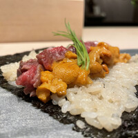 新宿 鮨 よこ田 - 雲丹と和牛の海苔巻き