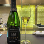 トゥ・ラ・ジョア イズム - 