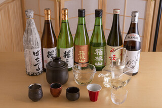 Watokoro Numaya - 地元のお酒や出身の青森県のお酒など…
                        当店の日本酒は全国から！
                        店主が選んだものを揃えております。