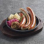 ソーセージ3種盛り／Three Sausage Platter