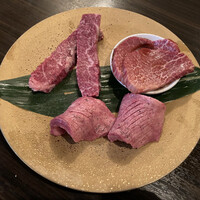 SATOブリアン 本店 - 特上タン塩、特上厚切りハラミ
