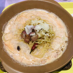 パスタレッジャーノ - 玉子の黄身を乗せる前