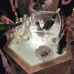 トゥ・ラ・ジョア イズム - 