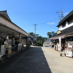 Hanafusa - 飲食店、土産店が軒を連ね