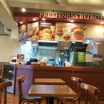 FRESHNESS BURGER - 店内風景