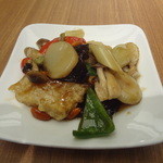 中国薬膳料理 星福 - 白身魚と山くらげの黒酢炒め（ハーフ）